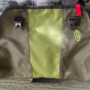 Men’s Computer Tote measures 18x14